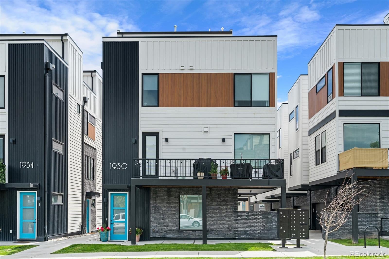 1930 Hooker Street 3