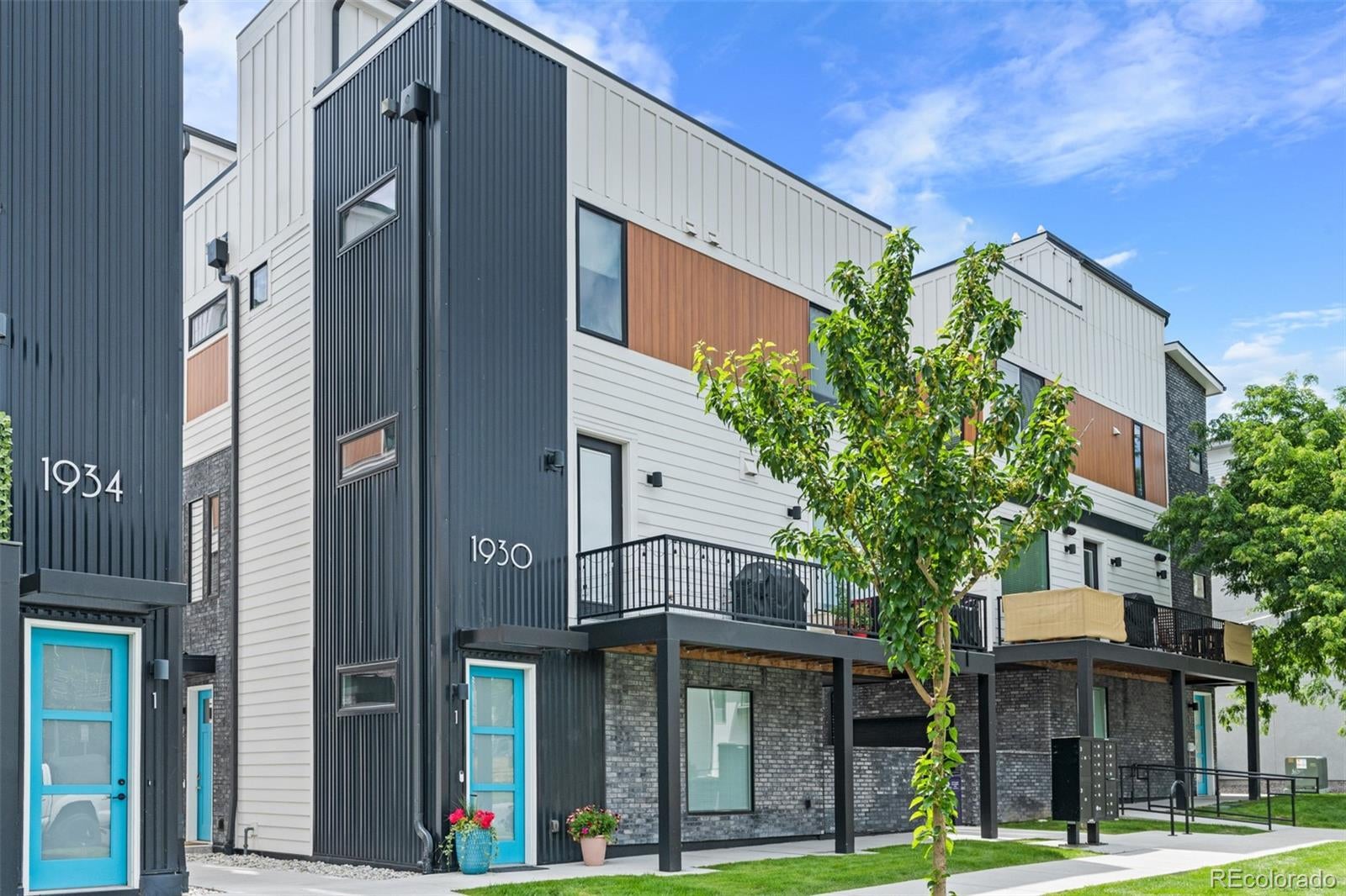 1930 Hooker Street 3