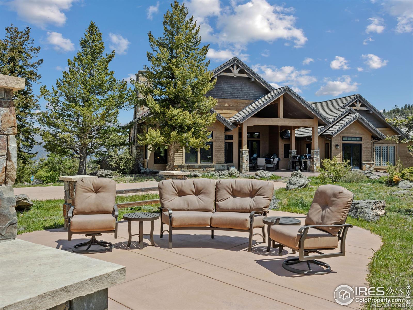 3411 Hillcrest Lane