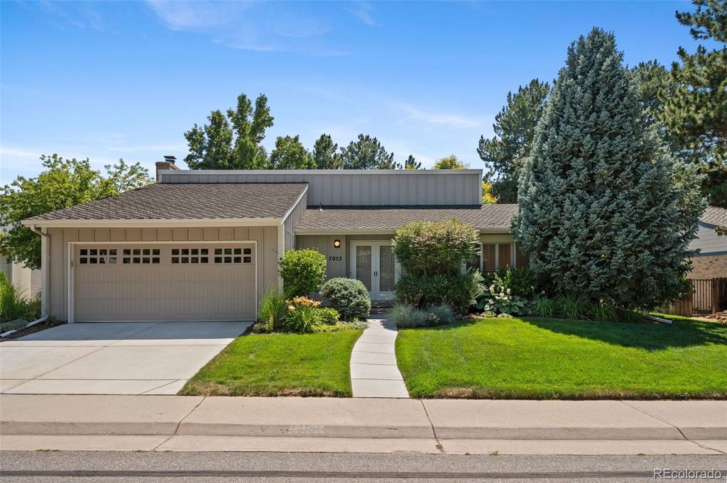 Photo of 7053 S Oneida Circle, Centennial, CO 80112 (MLS # 2437220)