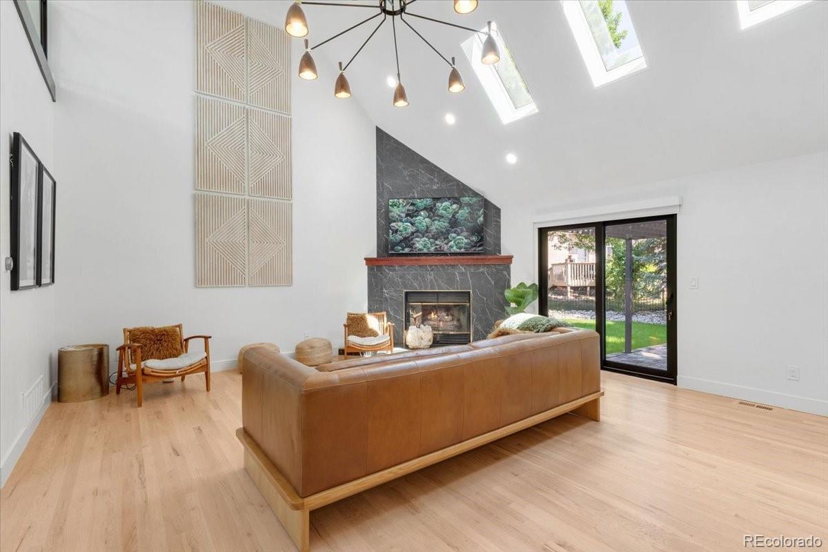 1118 Oakhurst Drive