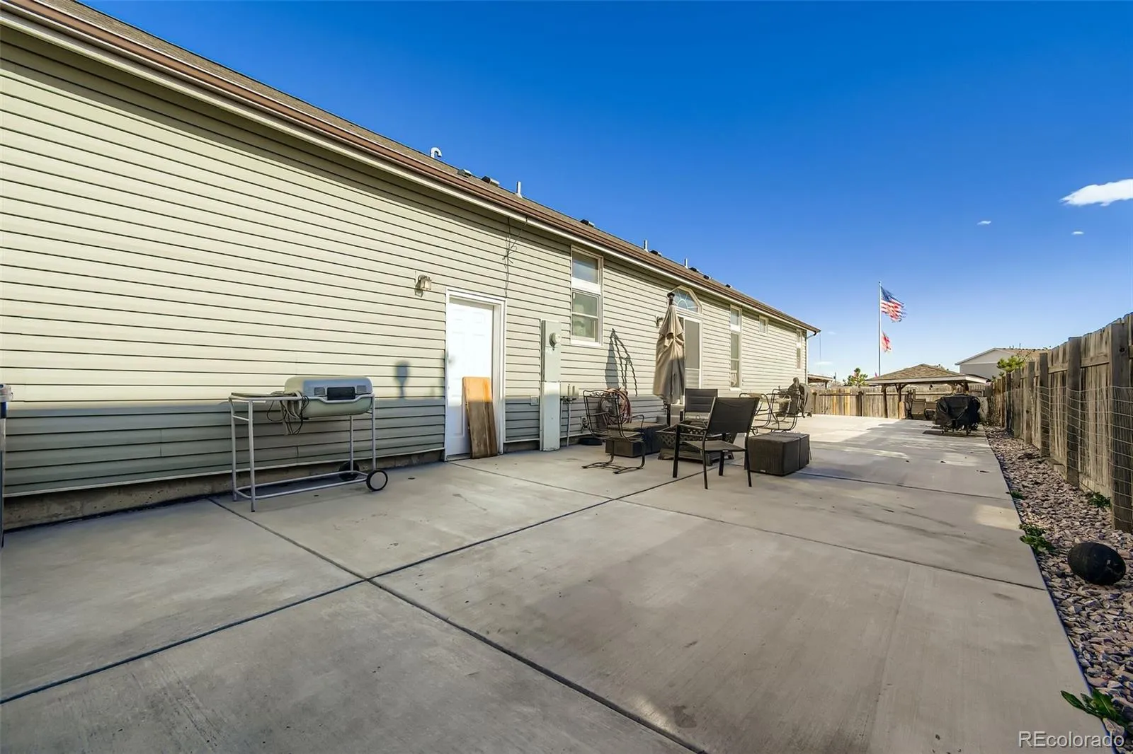 Keenesburg, Colorado 80643, United States, 4 Bedrooms Bedrooms, ,3 BathroomsBathrooms,Residential,Active,235973