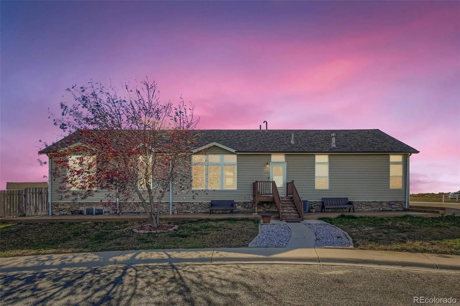 Keenesburg, Colorado 80643, United States, 4 Bedrooms Bedrooms, ,3 BathroomsBathrooms,Residential,Active,235973