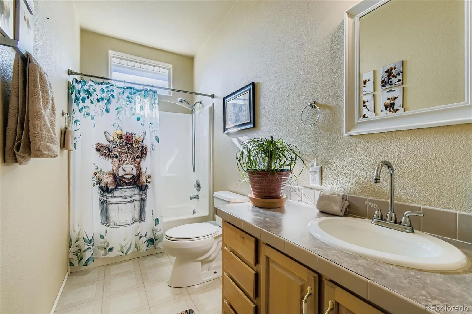 Keenesburg, Colorado 80643, United States, 4 Bedrooms Bedrooms, ,3 BathroomsBathrooms,Residential,Active,235973