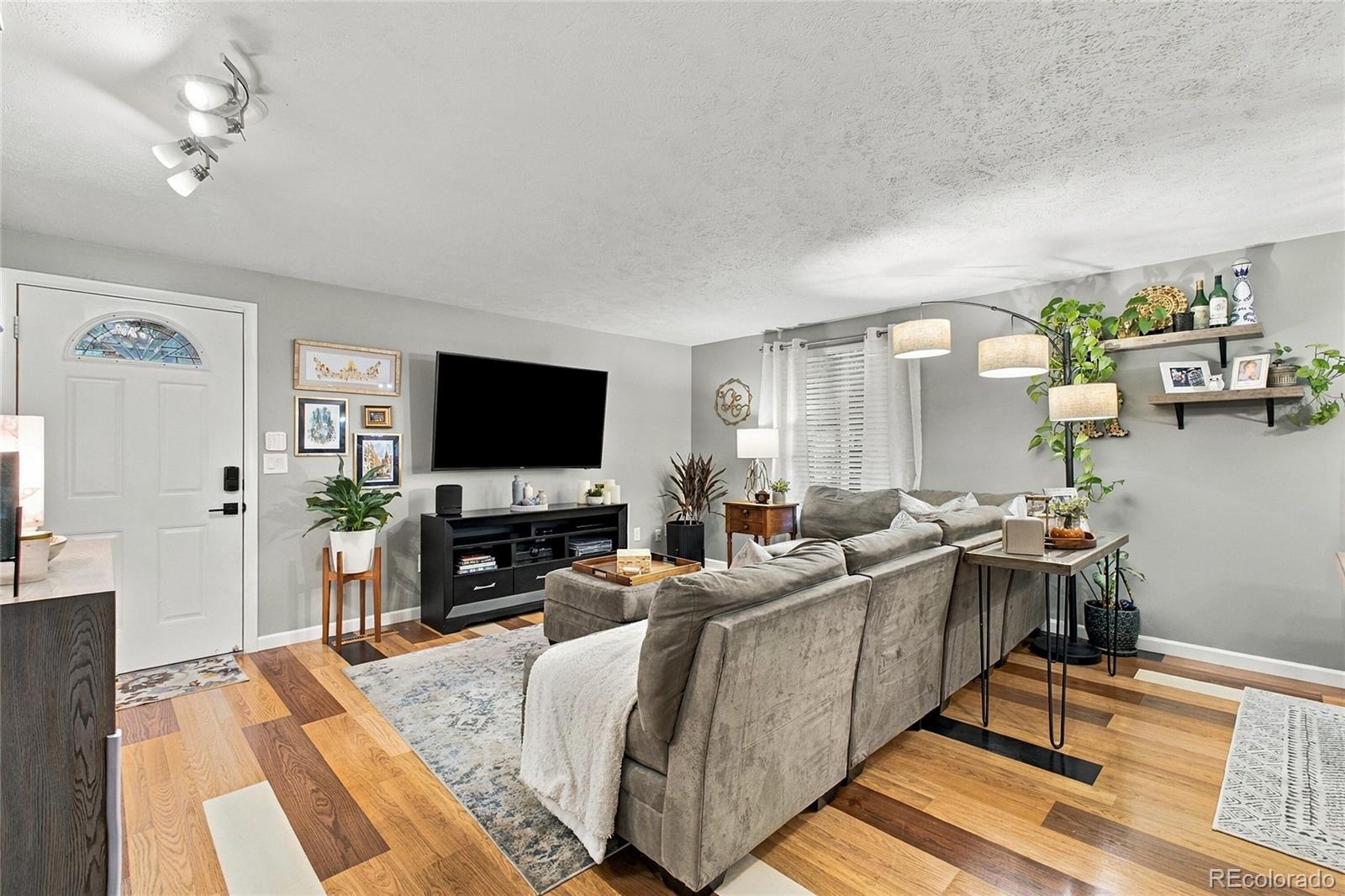 6214 W 92nd Place