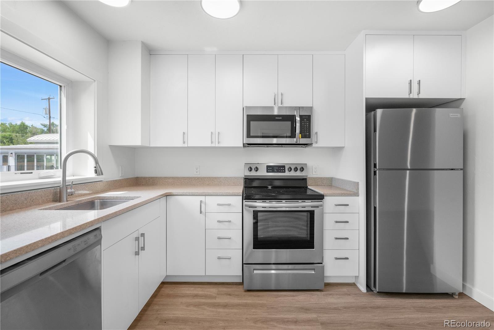 1953 Blackhawk Street