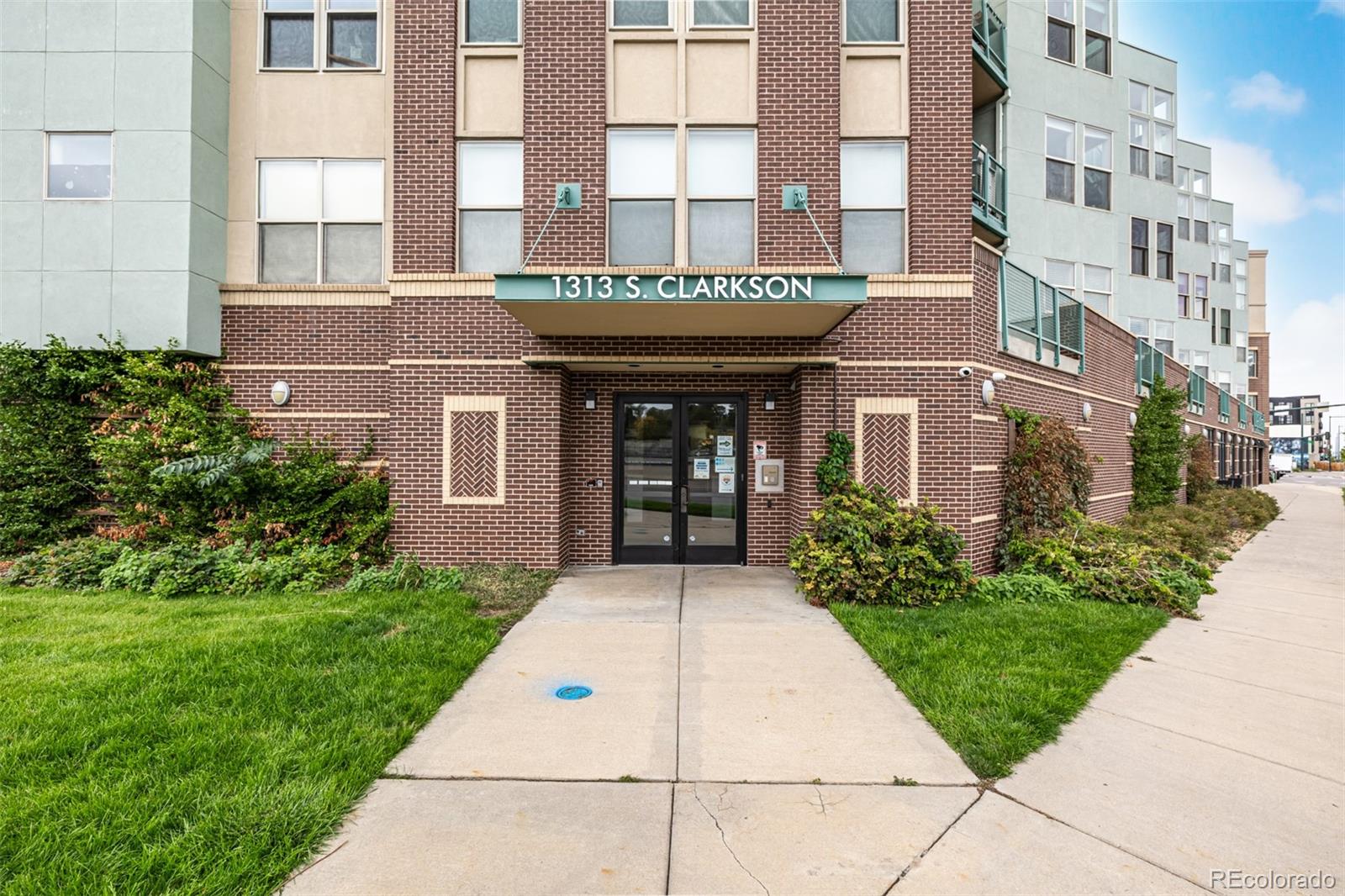 1313 S Clarkson Street 305