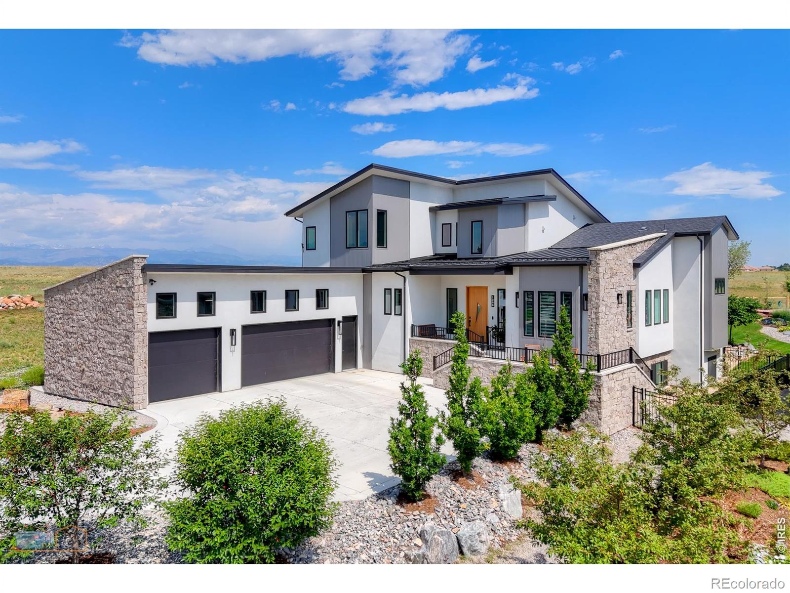 1206 W Pine Court