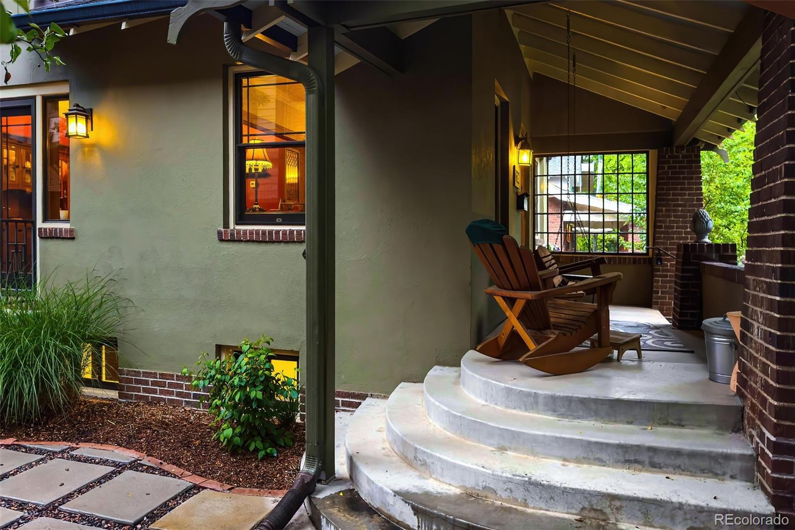 1121 S Williams Street