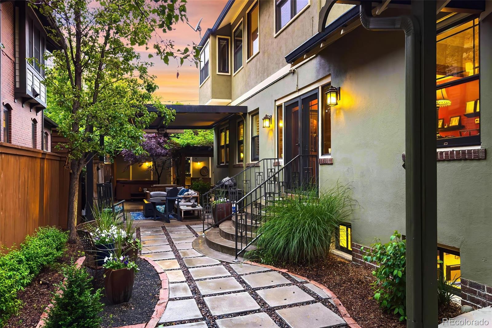 1121 S Williams Street