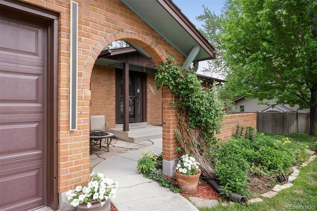 Photo of 2578 S Dover Way, Lakewood, CO 80227 (MLS # 6222082)
