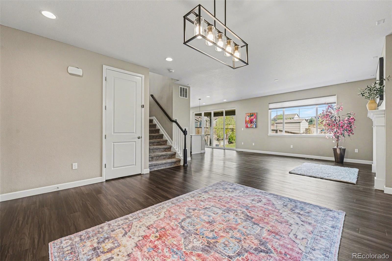 964 White Leaf Circle