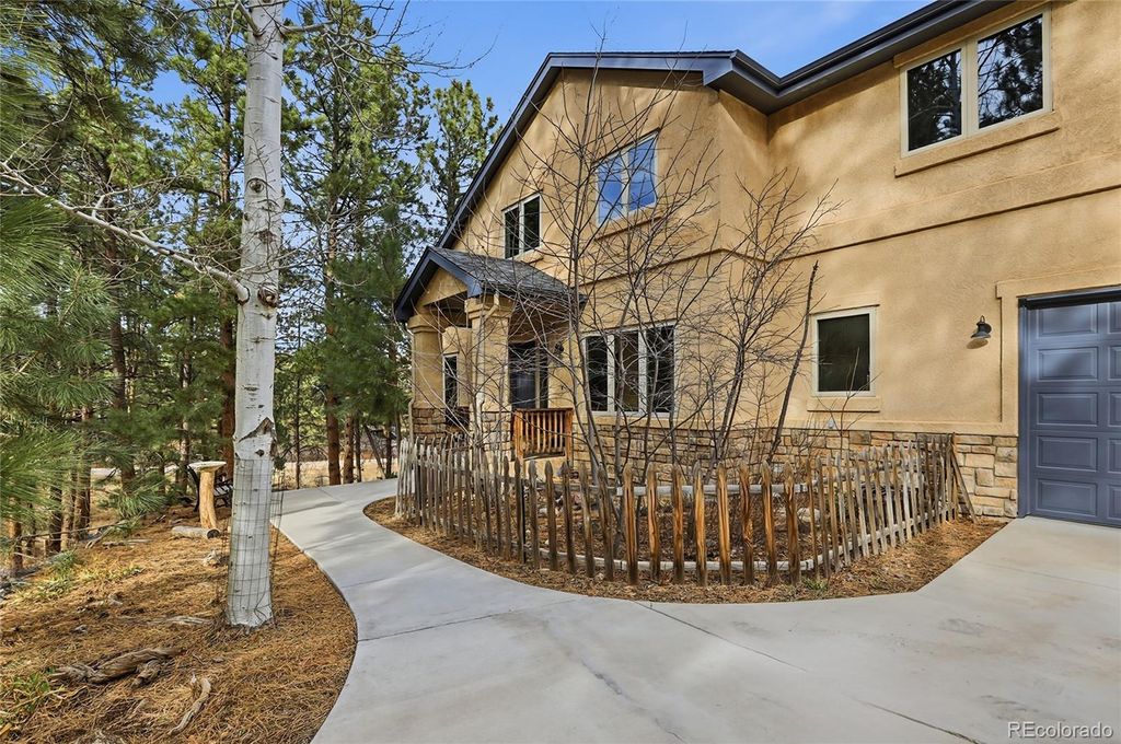 Photo of 4163 Cheyenne Drive, Larkspur, CO 80118 (MLS # 7257421)