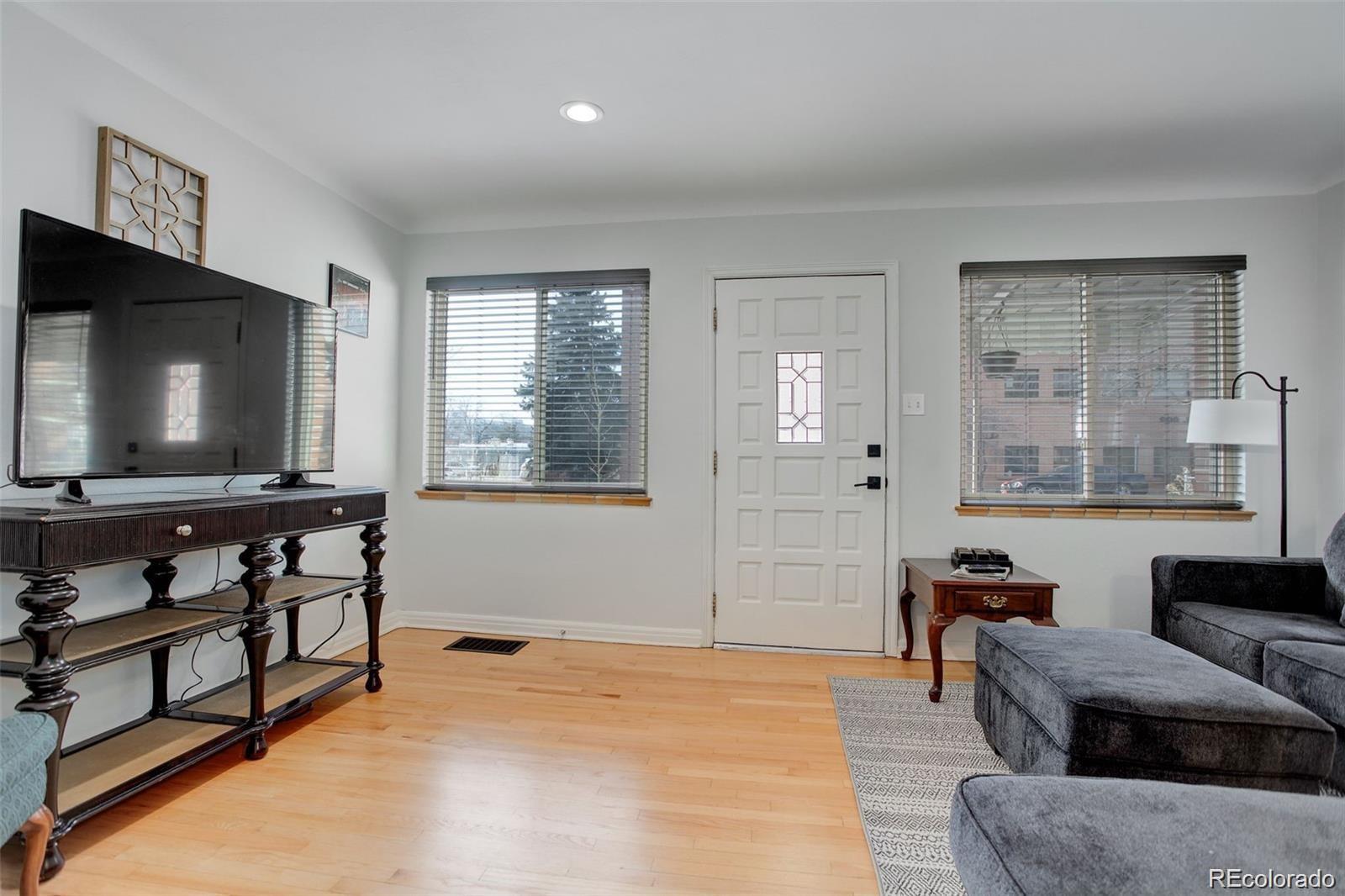 950 Jasmine Street, Denver, CO, 80220 2 950 Jasmine Street