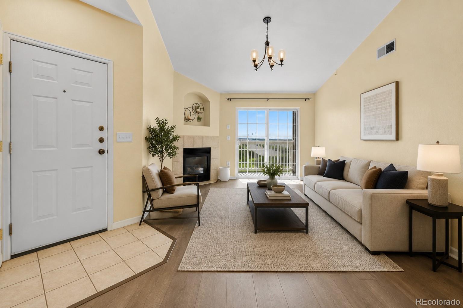 7440 S Blackhawk Street 4-305