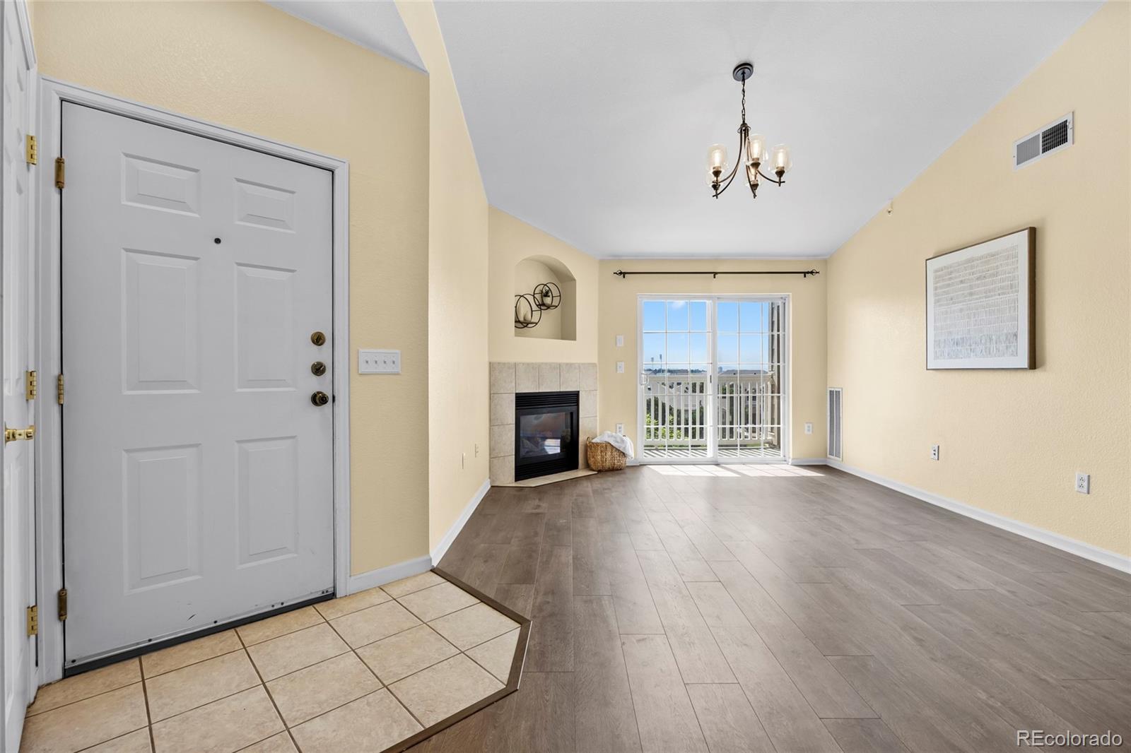 7440 S Blackhawk Street 4-305