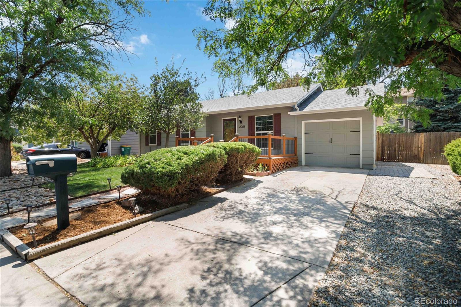 2005 S Ivory Way