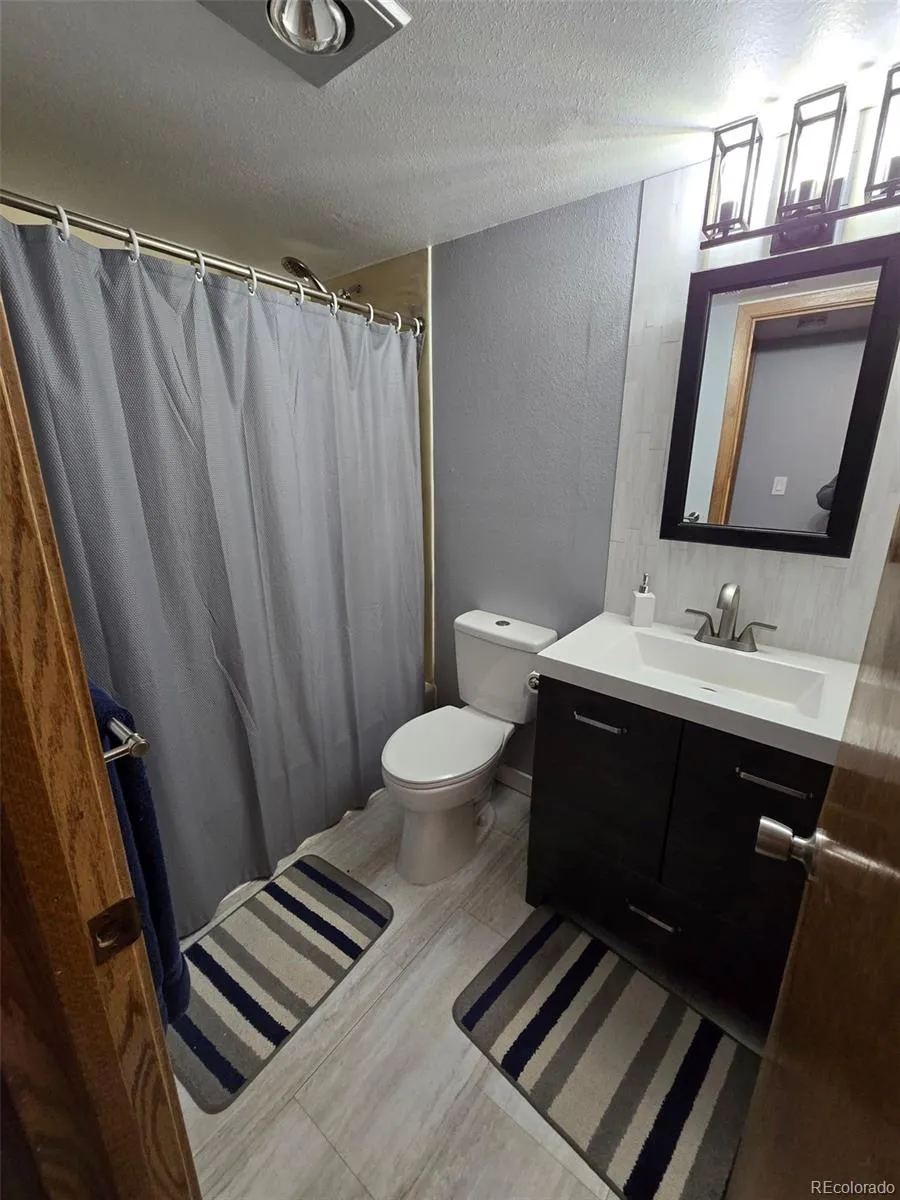 Colorado Springs, Colorado 80903, United States, 3 Bedrooms Bedrooms, ,2 BathroomsBathrooms,Residential,Active,194480