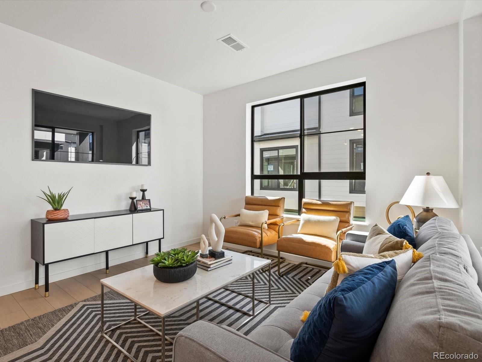 2060 S Holly Street 4