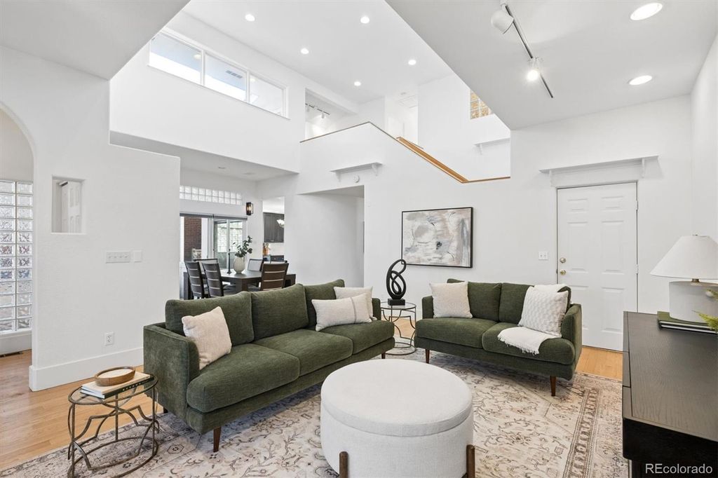 Photo of 801 S Gilpin Street, Denver, CO 80209 (MLS # 1564389)