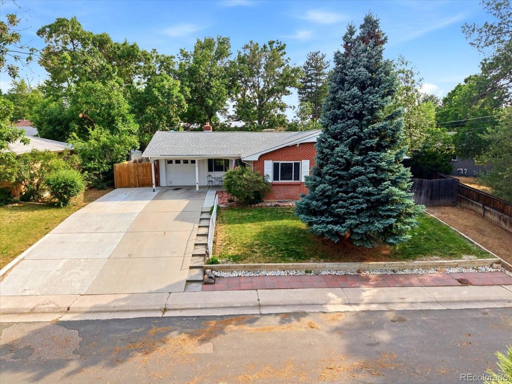 Photo of 778 W Briarwood Avenue, Littleton, CO 80120 (MLS # 5212441)