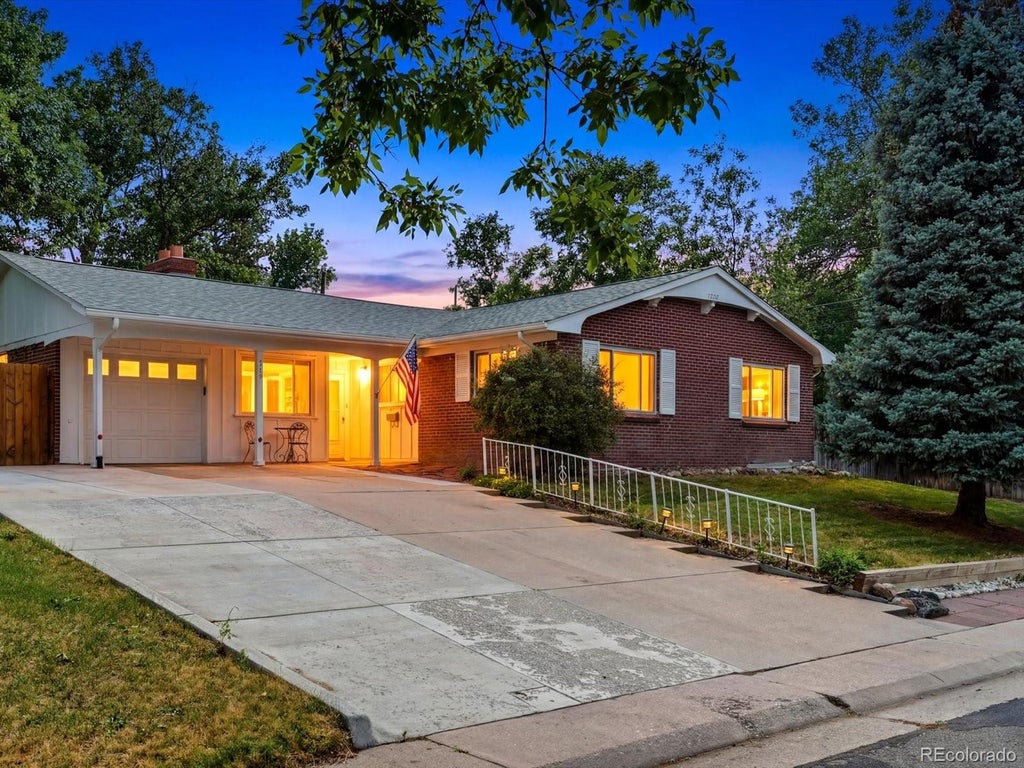 Photo of 778 W Briarwood Avenue, Littleton, CO 80120 (MLS # 5212441)