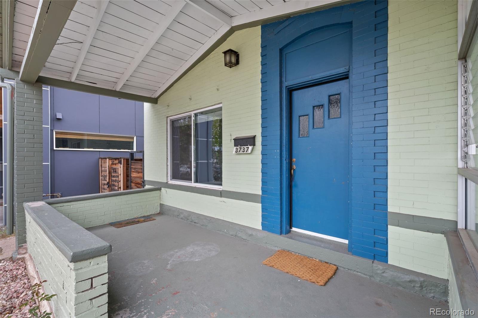 3737 Lipan Street