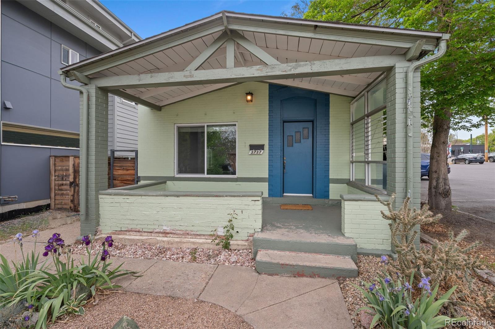 3737 Lipan Street