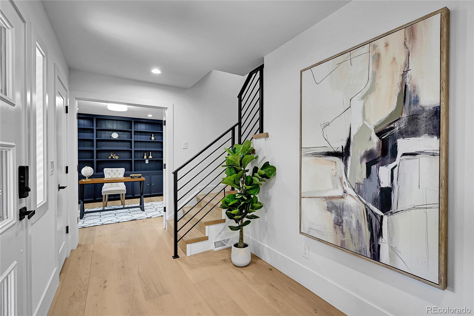 3821 S Magnolia Way