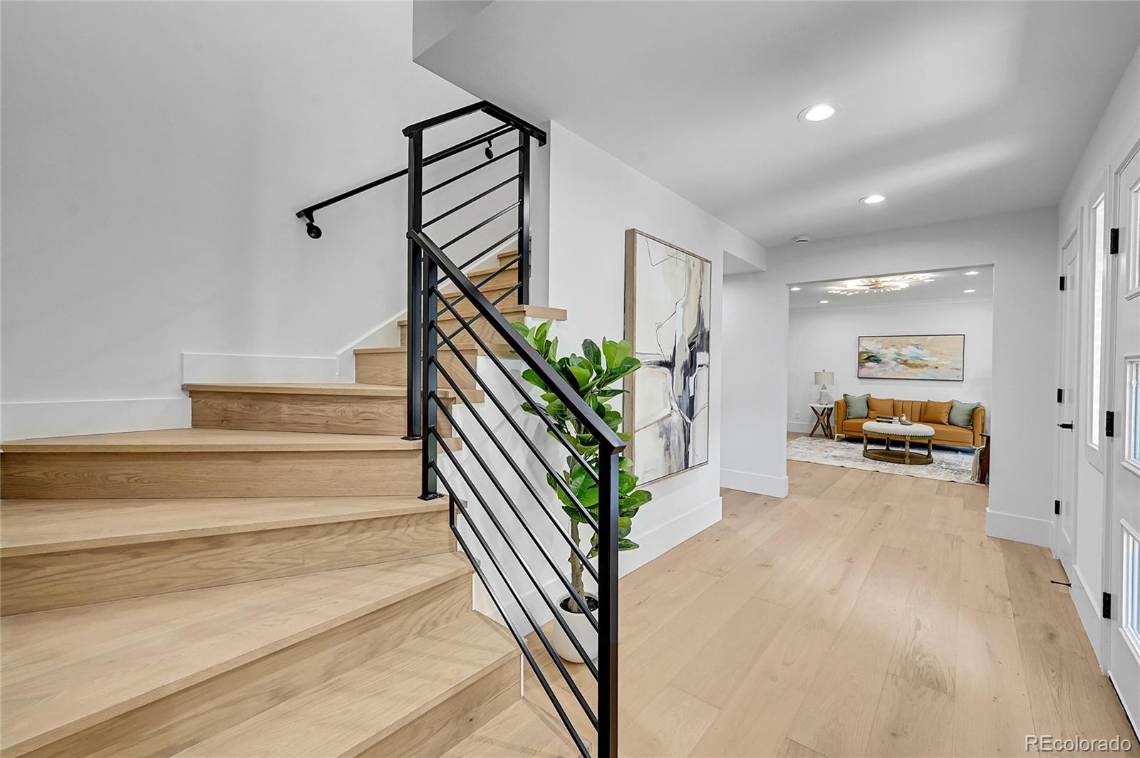 3821 S Magnolia Way