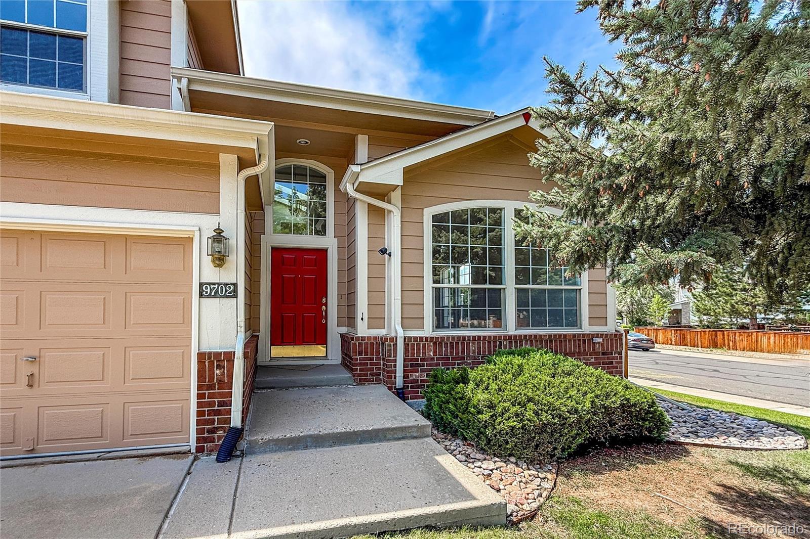 9702 Carr Circle