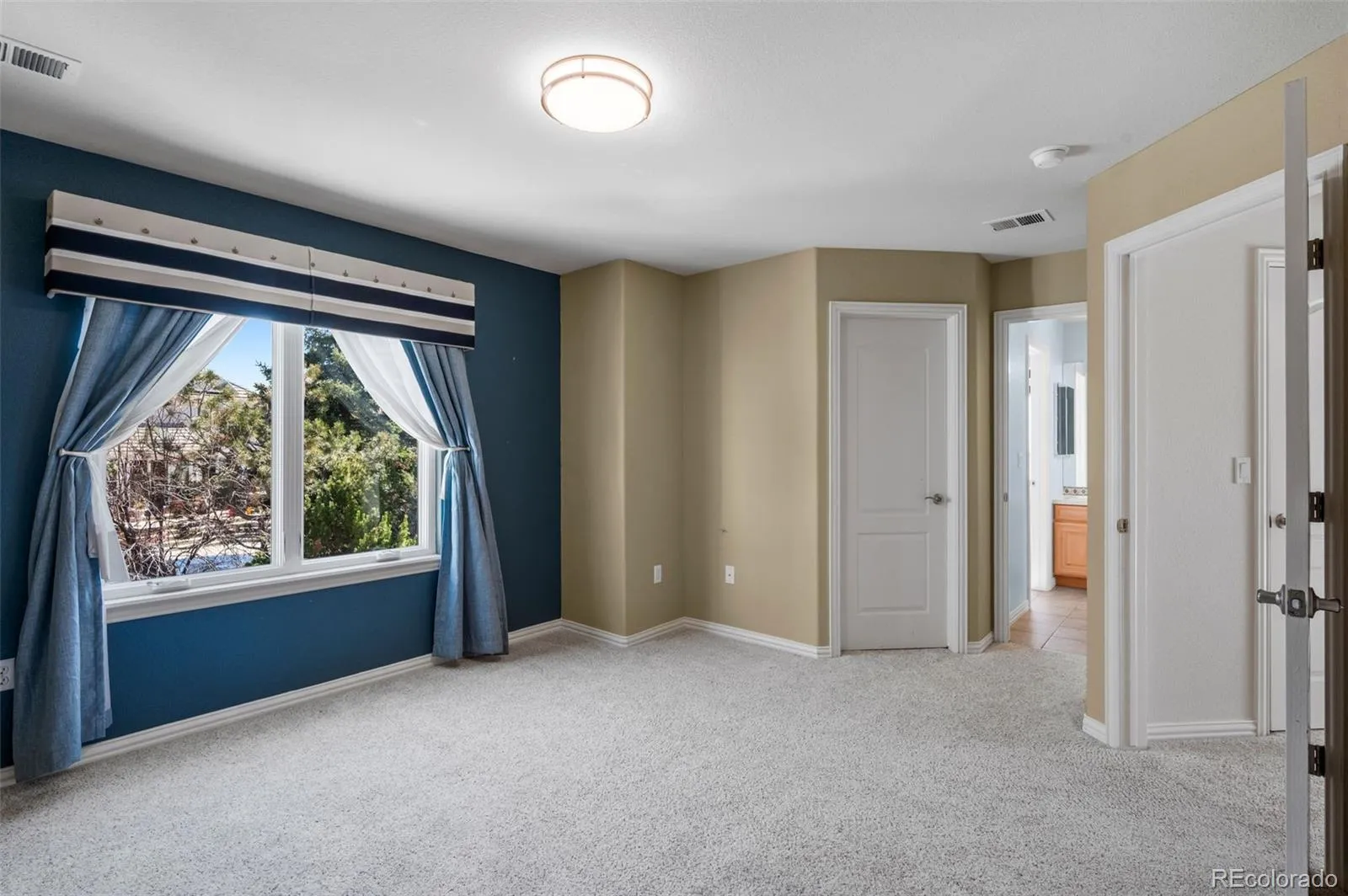 Aurora, Colorado 80016, United States, 5 Bedrooms Bedrooms, ,5 BathroomsBathrooms,Residential,Active,89432