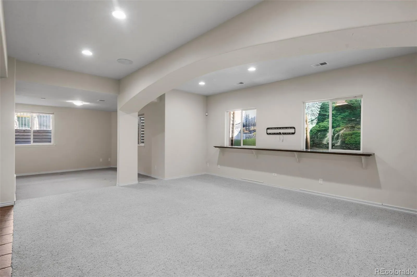 Aurora, Colorado 80016, United States, 5 Bedrooms Bedrooms, ,5 BathroomsBathrooms,Residential,Active,89432