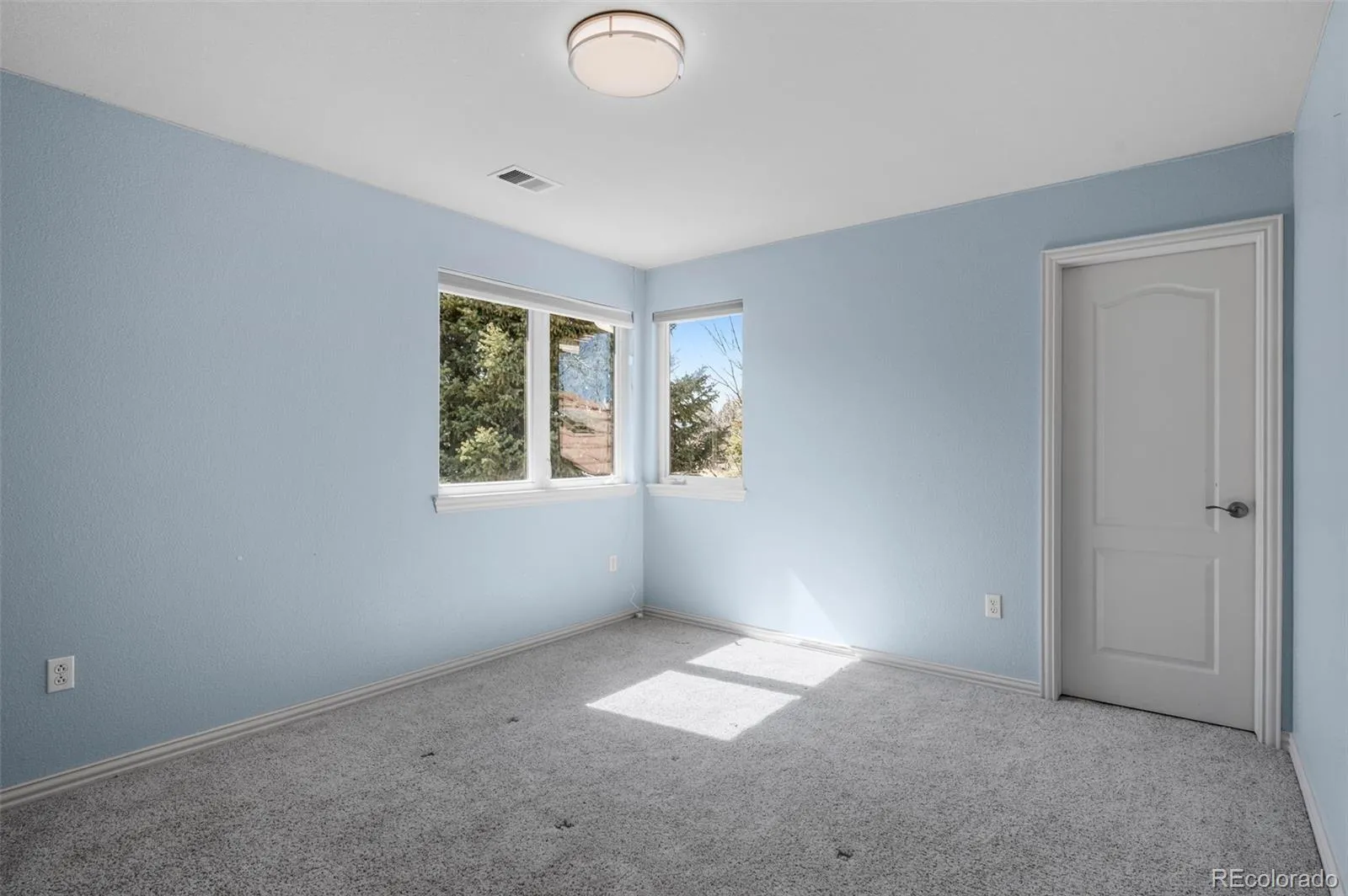 Aurora, Colorado 80016, United States, 5 Bedrooms Bedrooms, ,5 BathroomsBathrooms,Residential,Active,89432