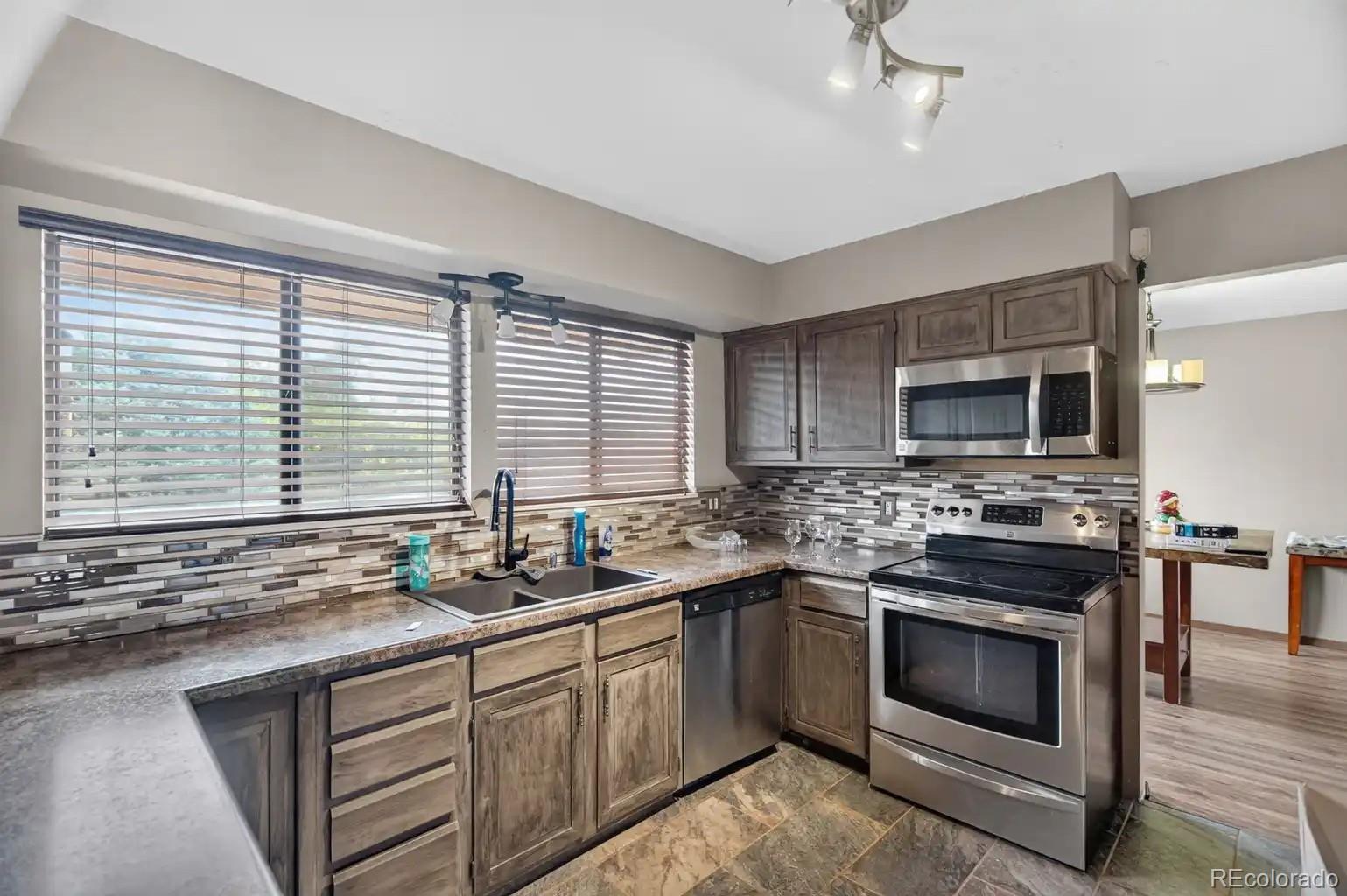 190 Encino Drive, Pueblo, CO, 81005 1 190 Encino Drive