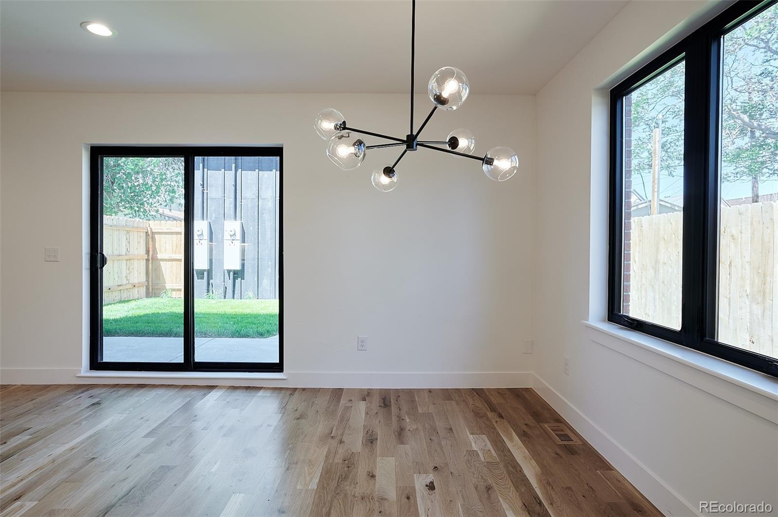 521 N Fox
