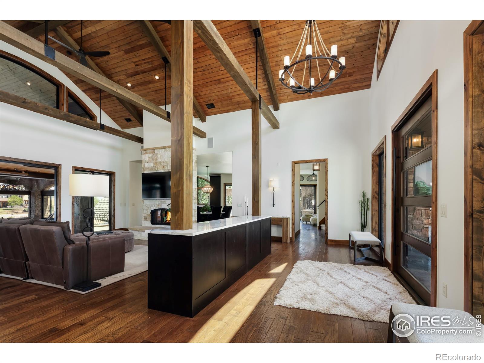 9833 Shoreline Drive