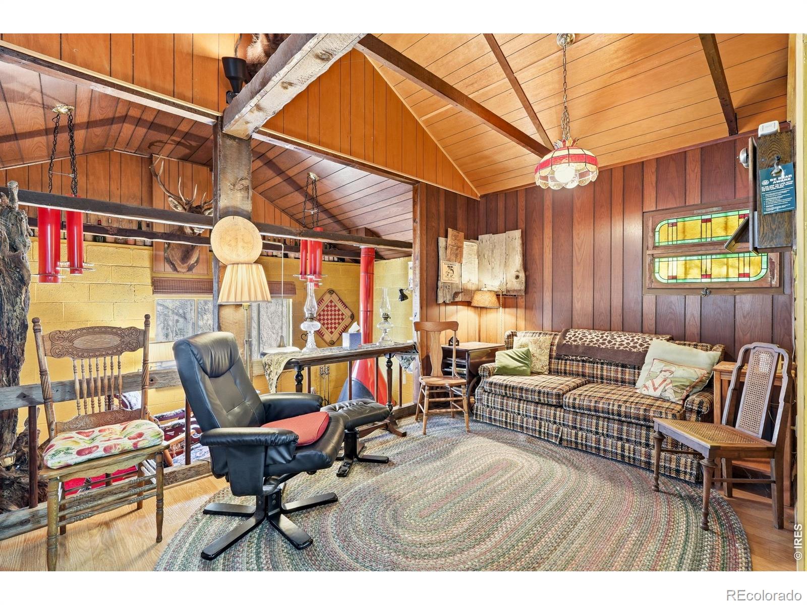 2476 Riverside Drive