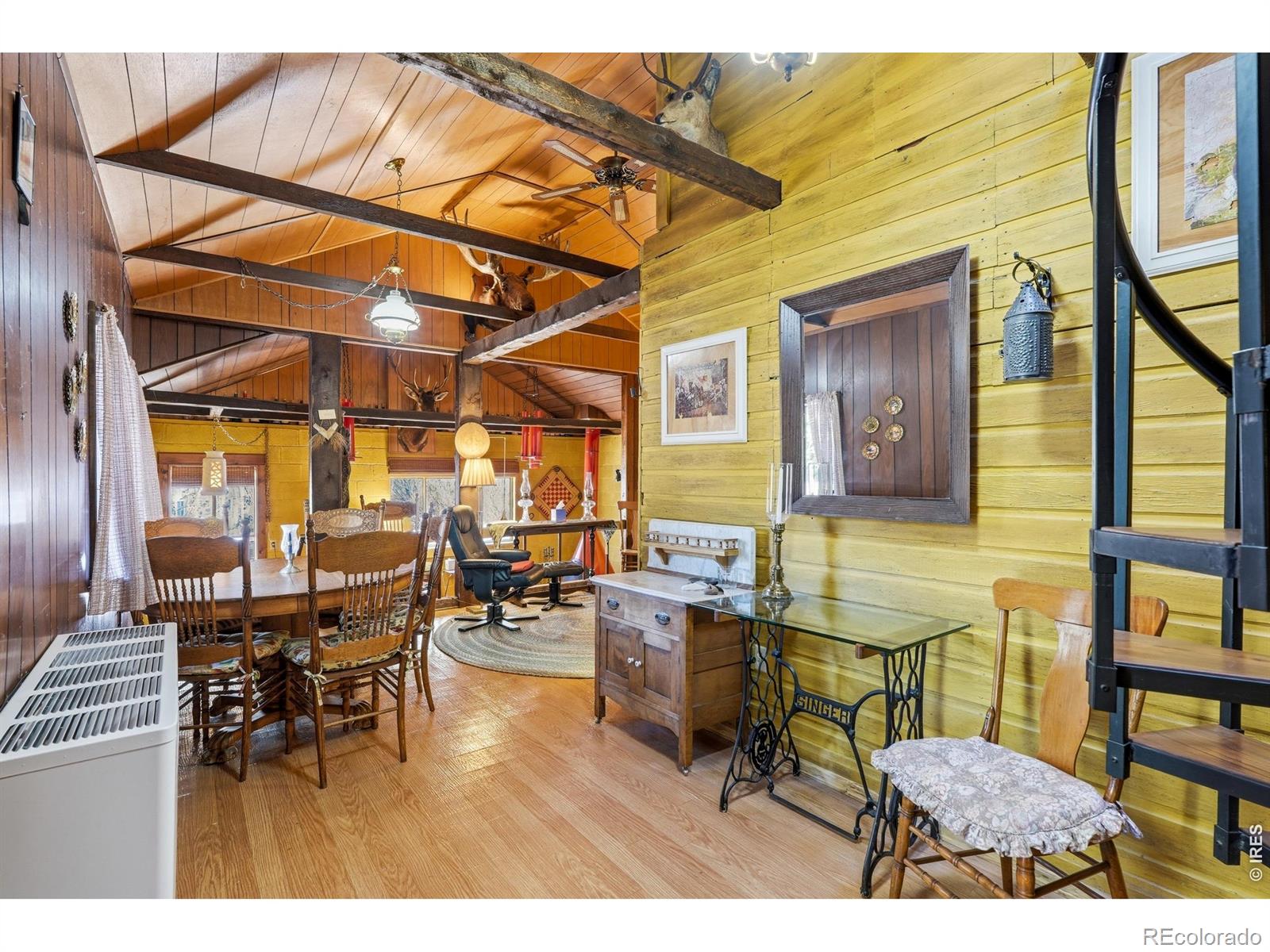 2476 Riverside Drive