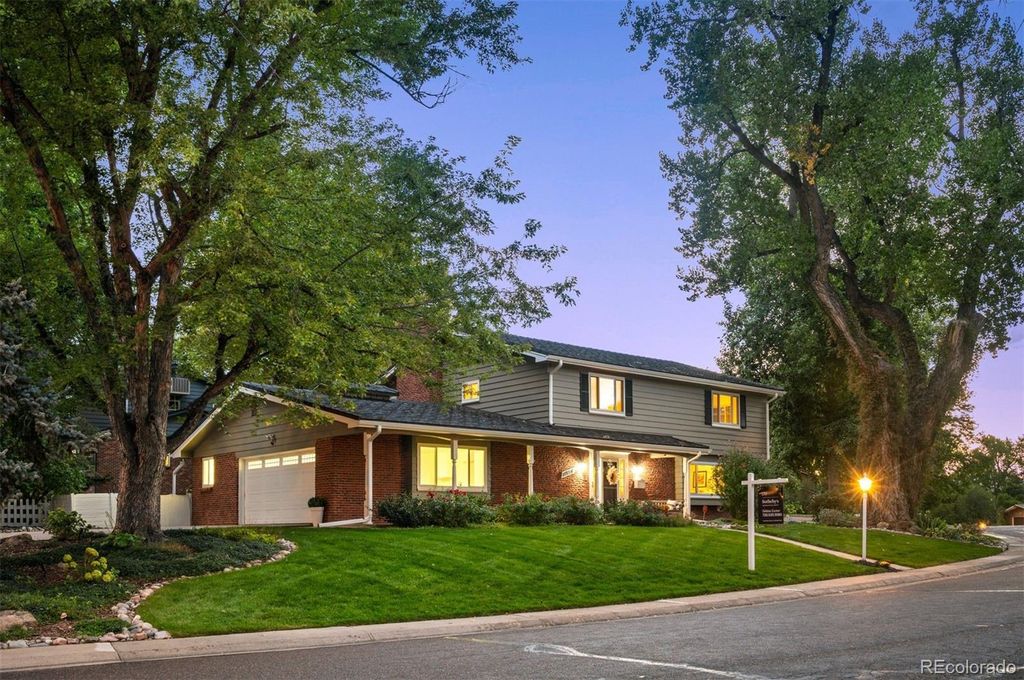 Photo of 11954 W Applewood Knolls Drive, Lakewood, CO 80215 (MLS # 3216091)