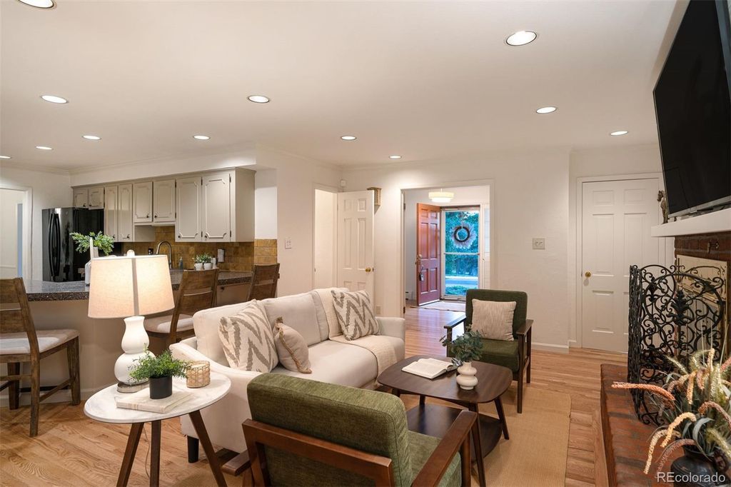 Photo of 11954 W Applewood Knolls Drive, Lakewood, CO 80215 (MLS # 3216091)