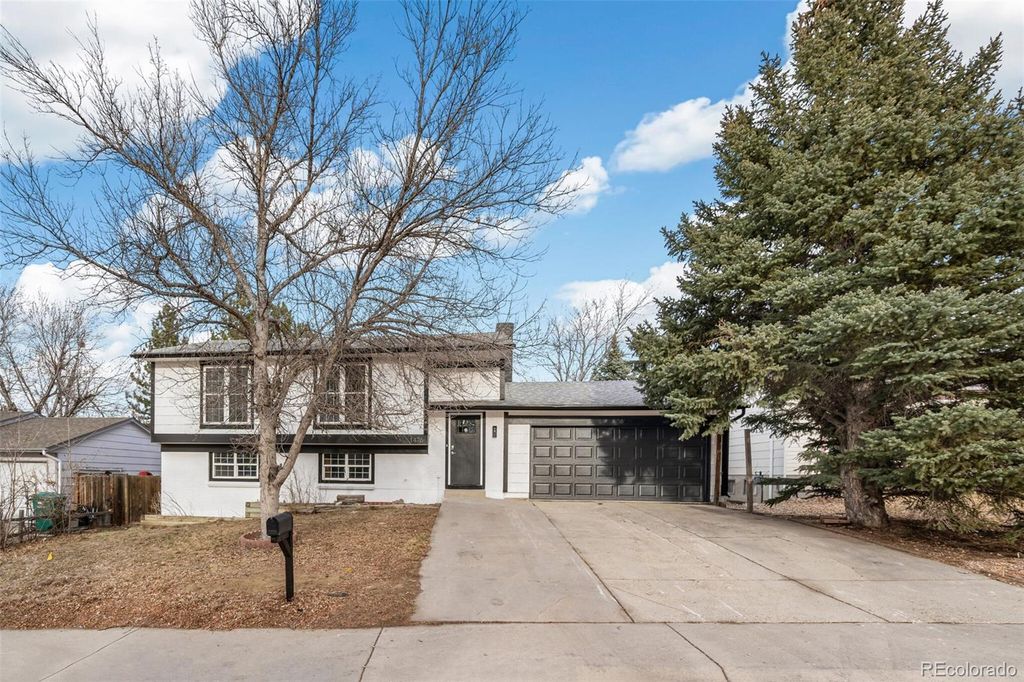 Photo of 1476 S Olathe Way, Aurora, CO 80017 (MLS # 9697769)