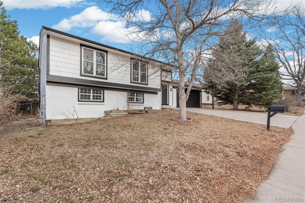 Photo of 1476 S Olathe Way, Aurora, CO 80017 (MLS # 9697769)