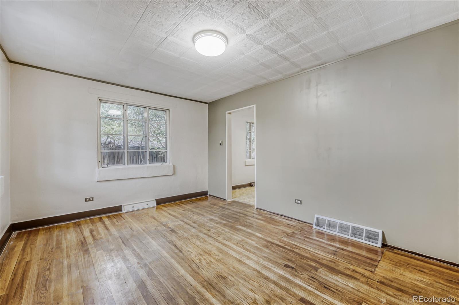 3539 W Center Avenue