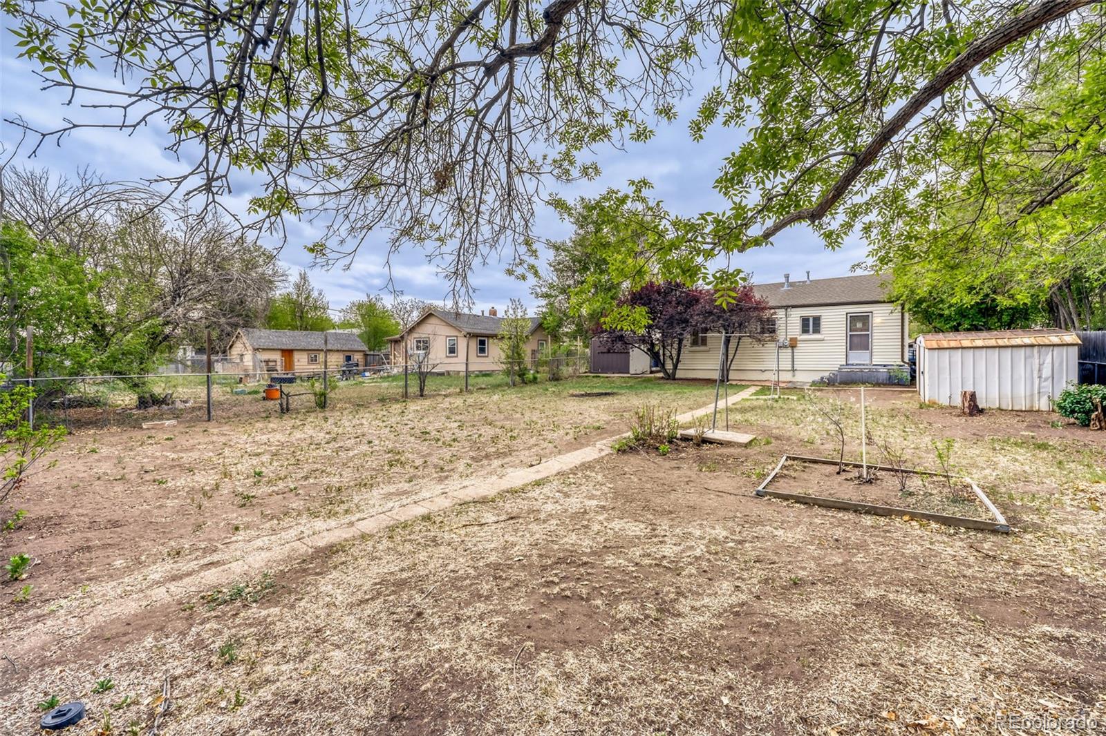 3539 W Center Avenue