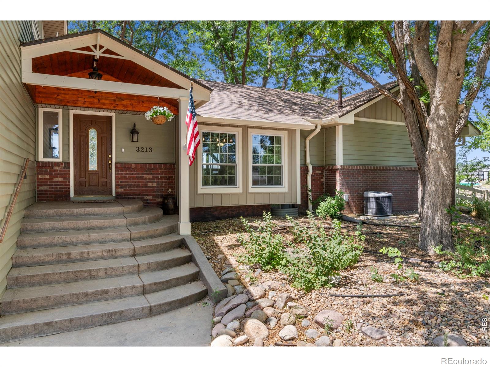 3213 Grand View Drive