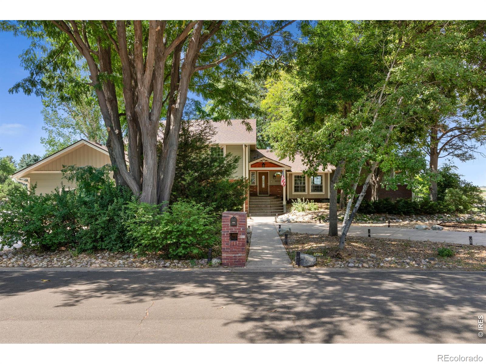 3213 Grand View Drive