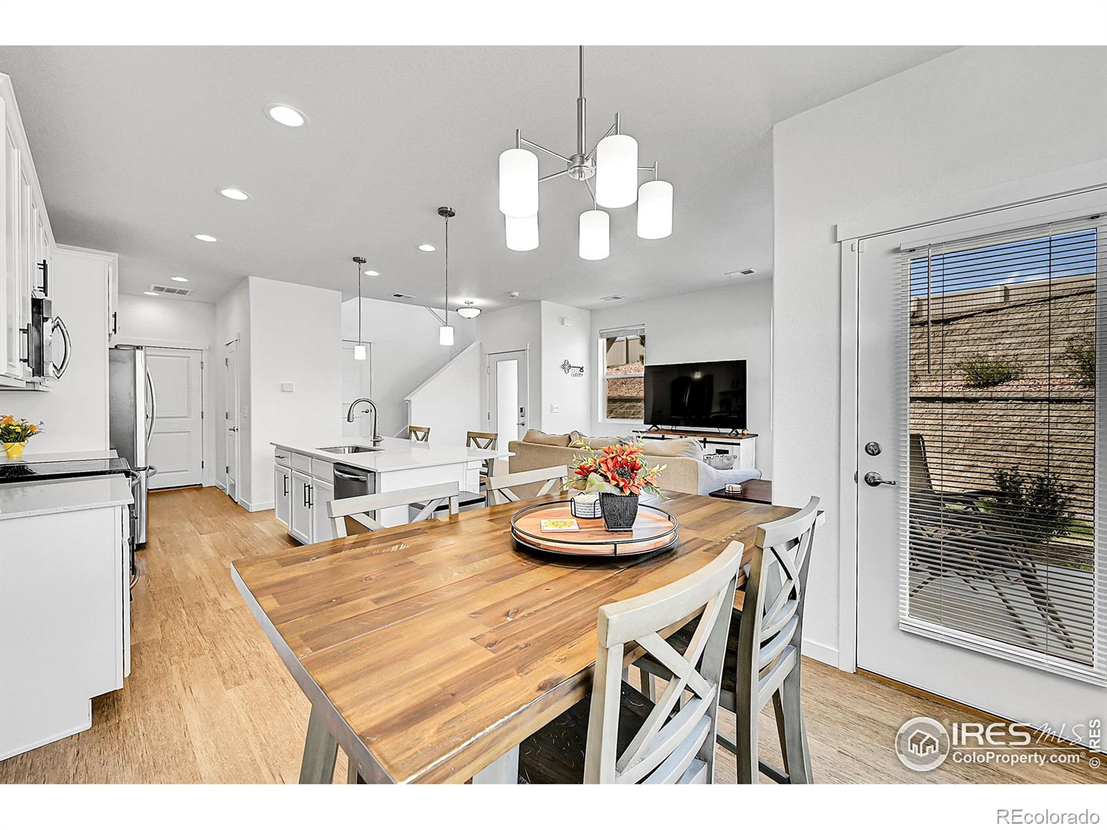 4027 E 98th Place