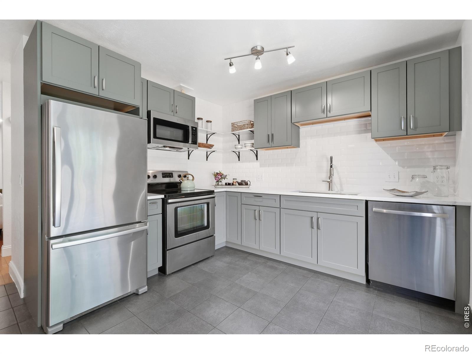 3874 Broadway Street 8