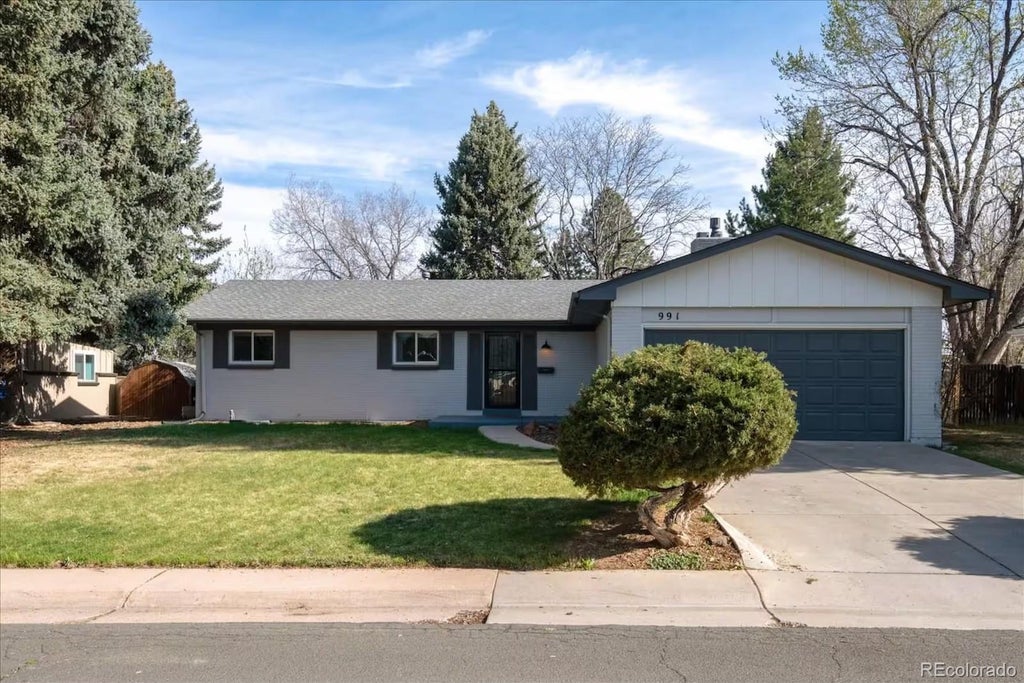Photo of 991 E Cottonwood Avenue, Centennial, CO 80121 (MLS # 4681064)